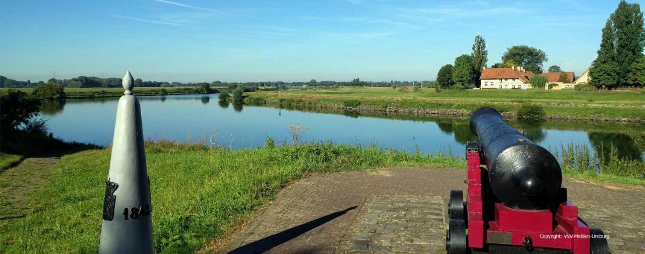 Chalet Or Apartment Nearby Roermond Outlet Stevensweert Kültér fotó