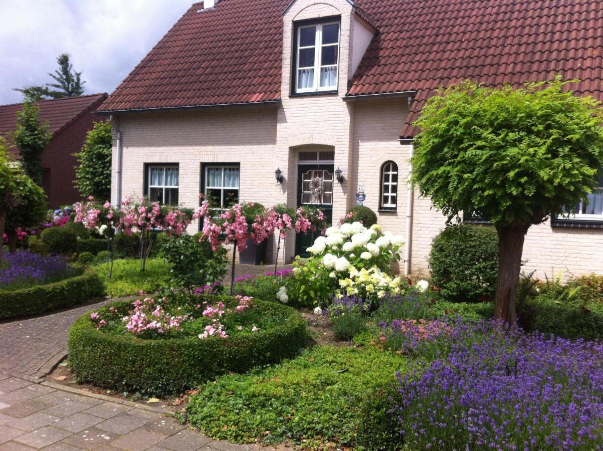 Chalet Or Apartment Nearby Roermond Outlet Stevensweert Kültér fotó
